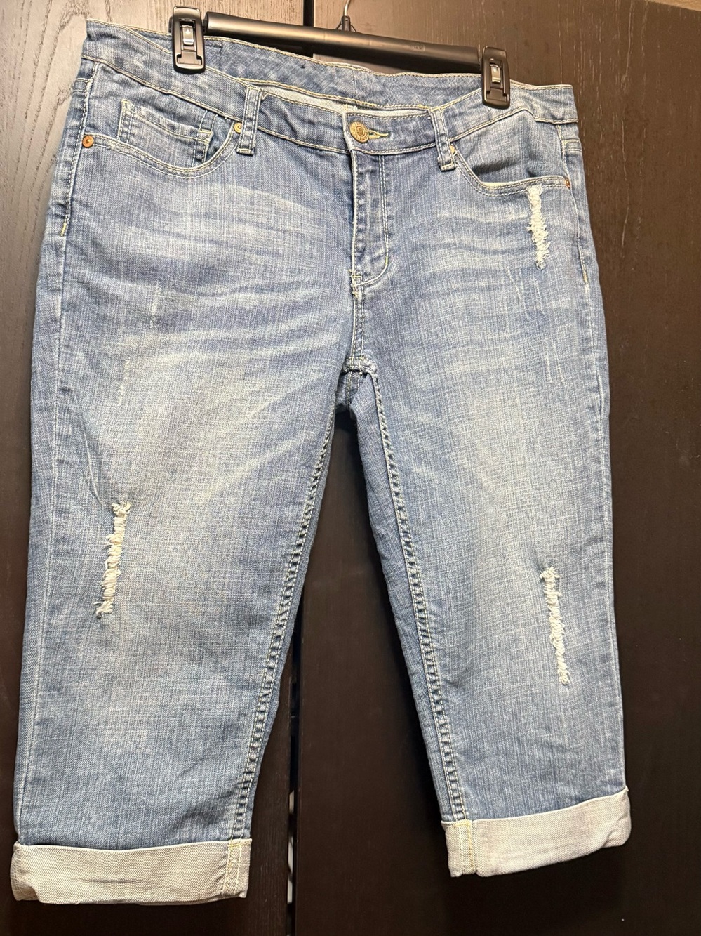 Seven Light Wash Distressed Women’s Capri Jeans